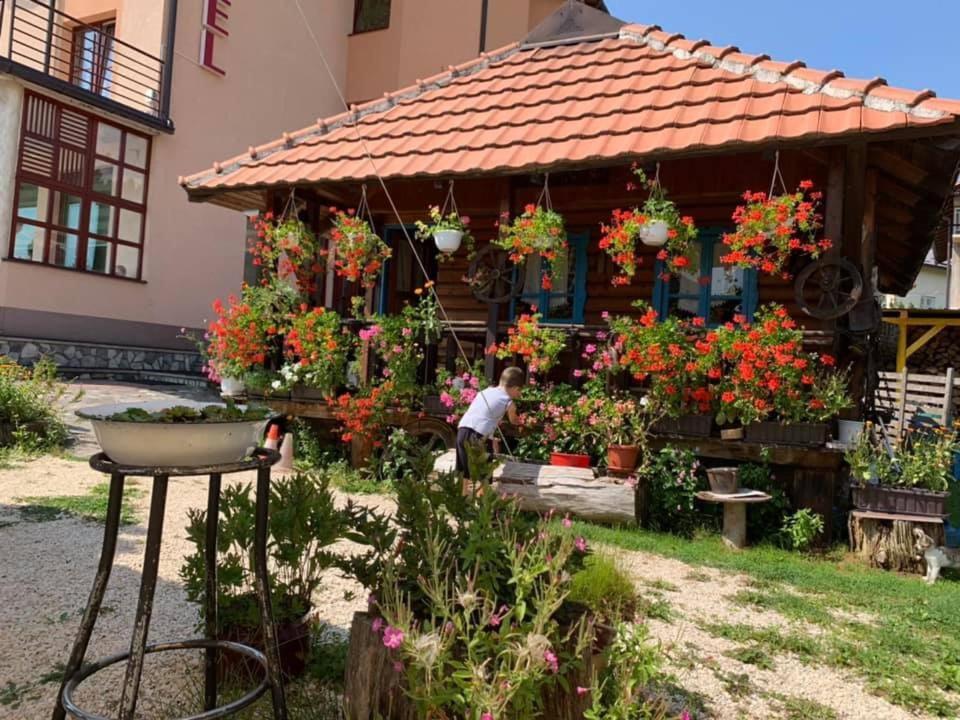 Hotel Dva Goluba Pale Exterior foto